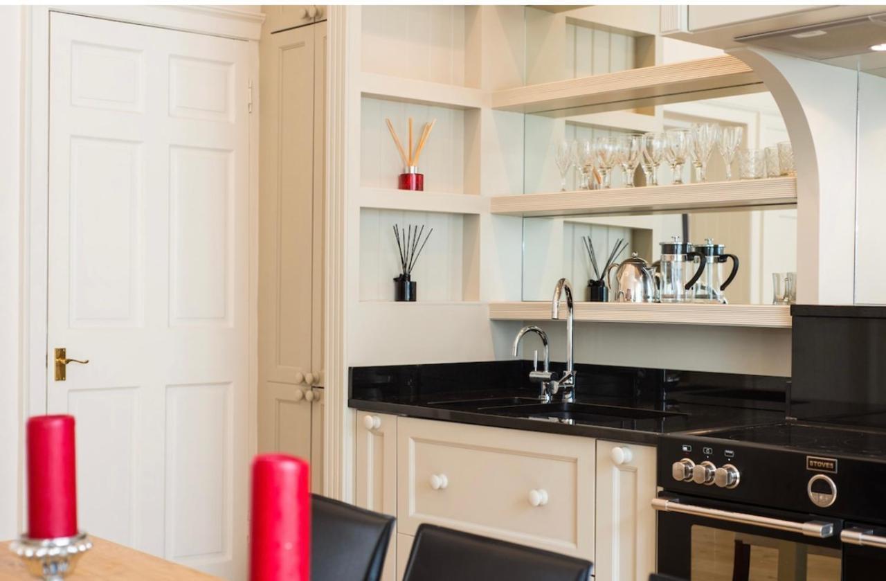 Luxurious City Centre Self Catering Apartment เอดินบะระ ภายนอก รูปภาพ